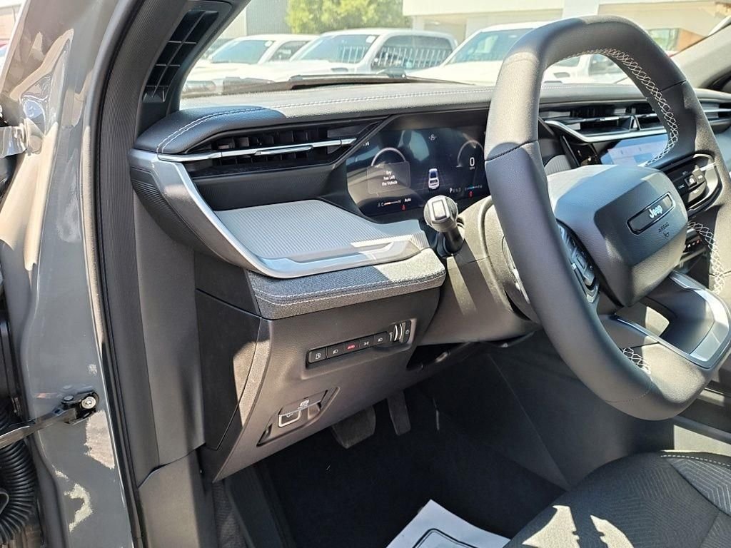 New 2026 Sting-Gray Clearcoat Jeep Laredo image 19