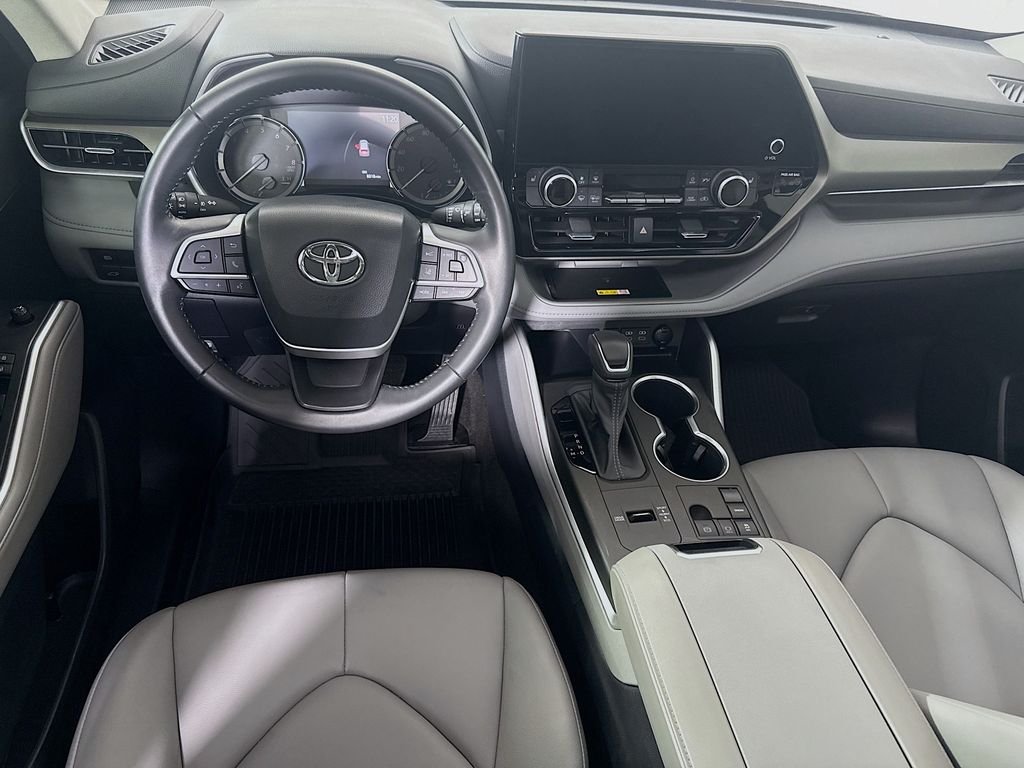 Used 2023 Moon Dust Toyota XLE image 23
