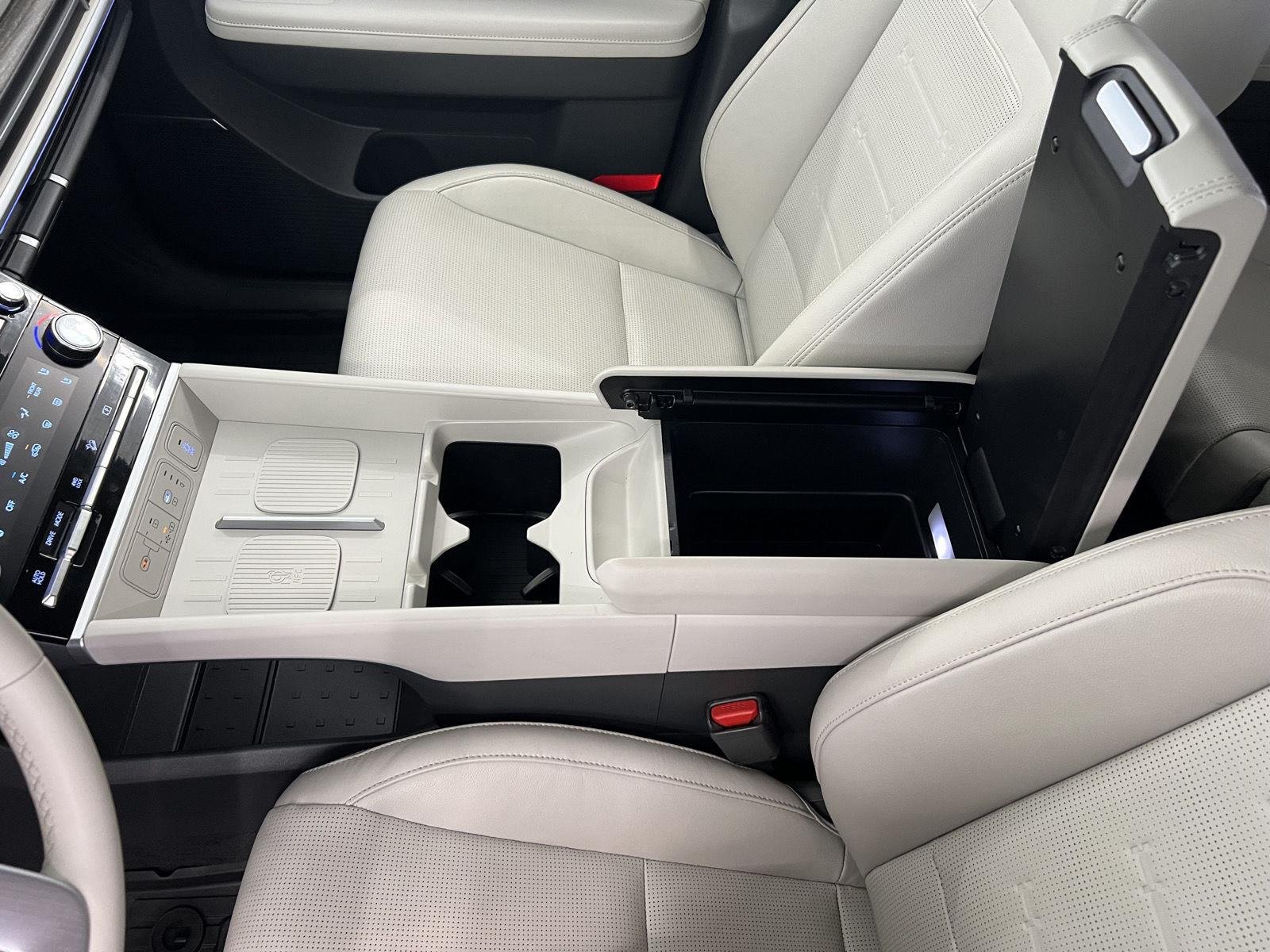 Used 2024 Rockwood Green Hyundai Limited image 18