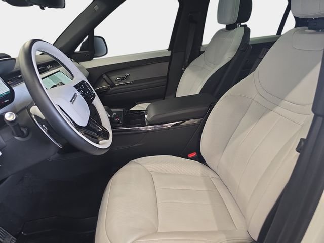 Certified Used 2025 White Land Rover Dynamic SE image 18
