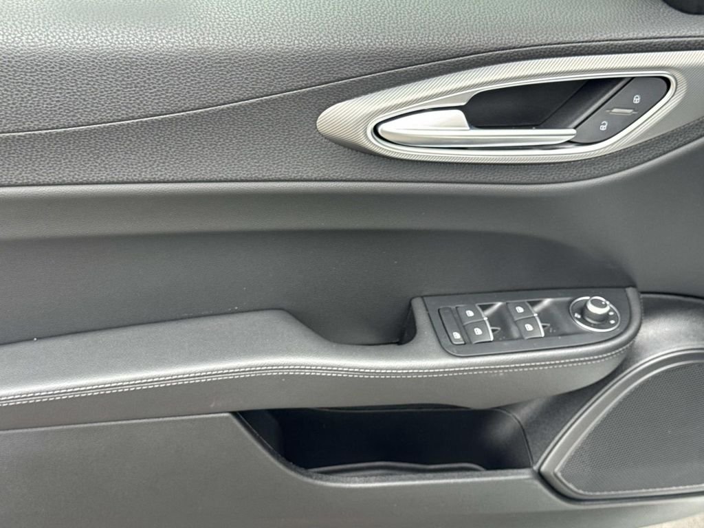 2026 Alfa Romeo Giulia Base - Photo 18