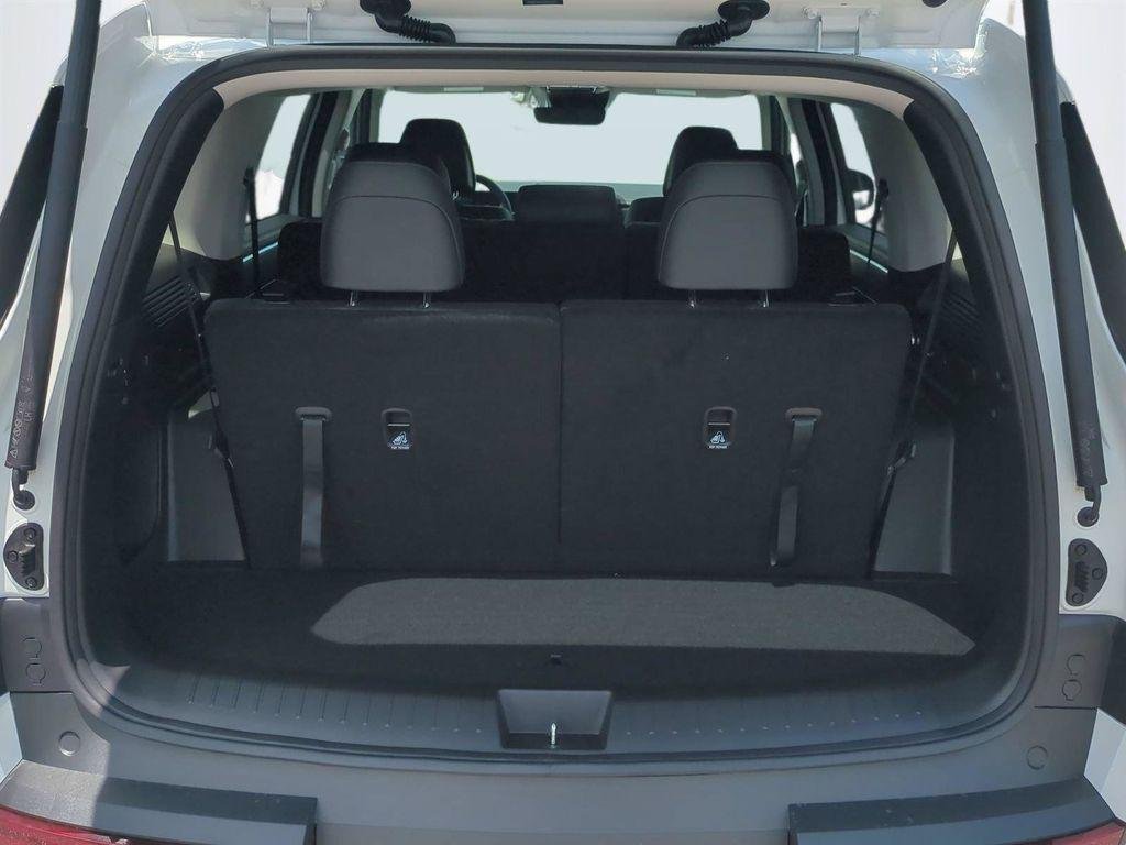 New 2027 White Hyundai SEL FWD image 14