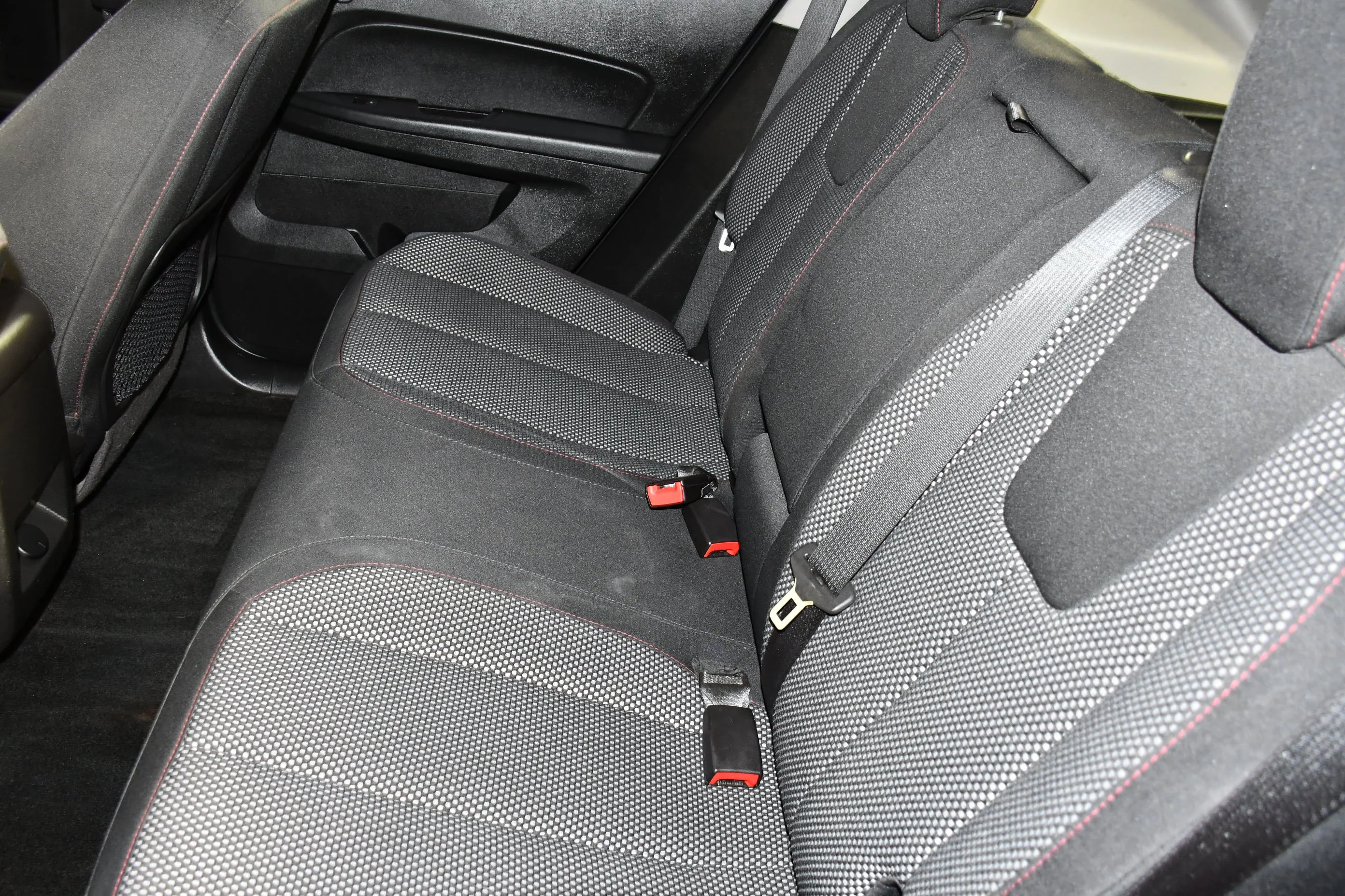 Used 2017 Onyx Black GMC SLE image 45