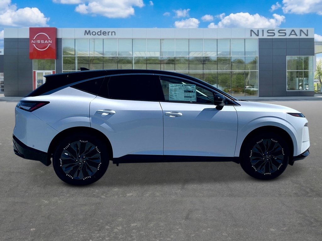 New 2026 Everest White Pearl TriCoat / Super Black Two-tone Nissan Platinum image 3
