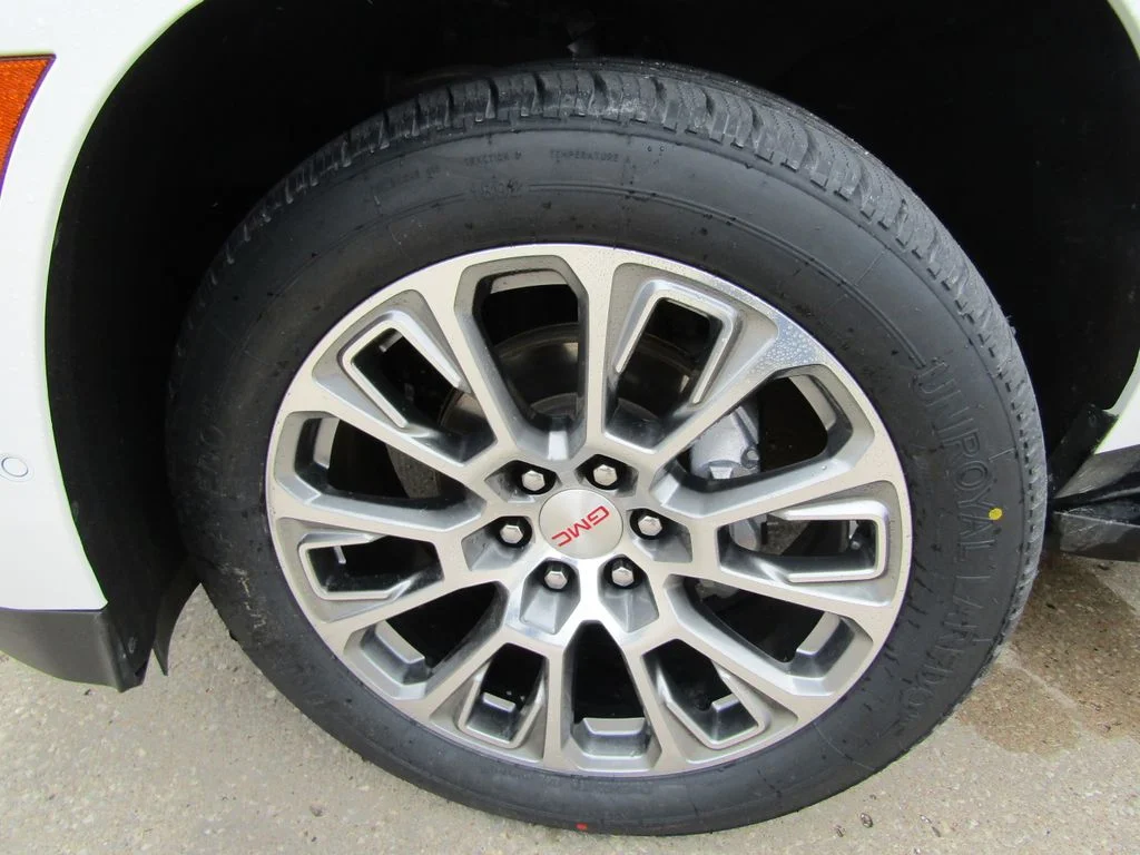 Used 2025 Summit White GMC Denali image 32