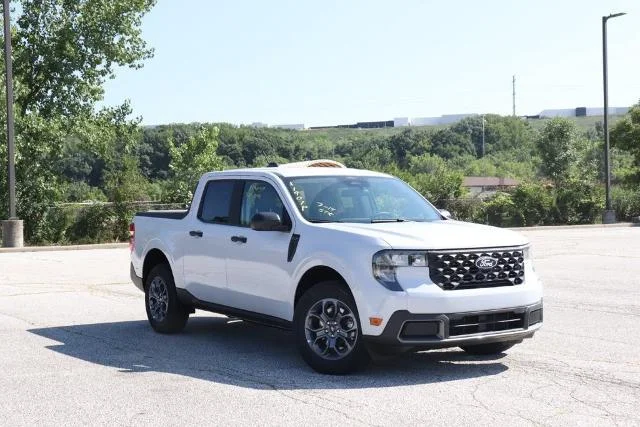 New 2026 Space White Metallic Ford XLT image 29