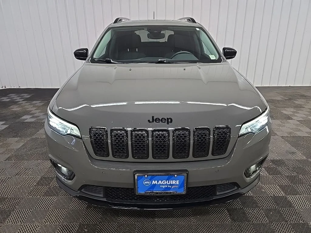 Used 2023 Gray Jeep Altitude image 8