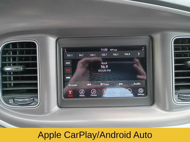 Used 2022 White Dodge SXT image 15
