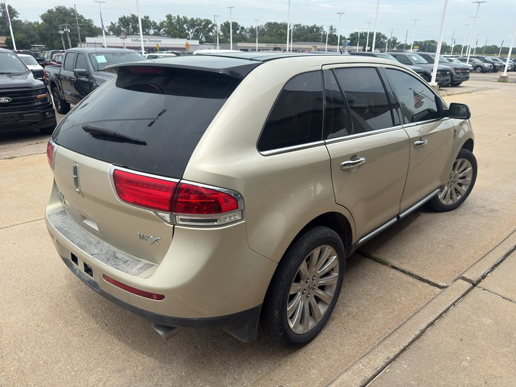 Used 2011 Gold Leaf Metallic Lincoln Base image 11