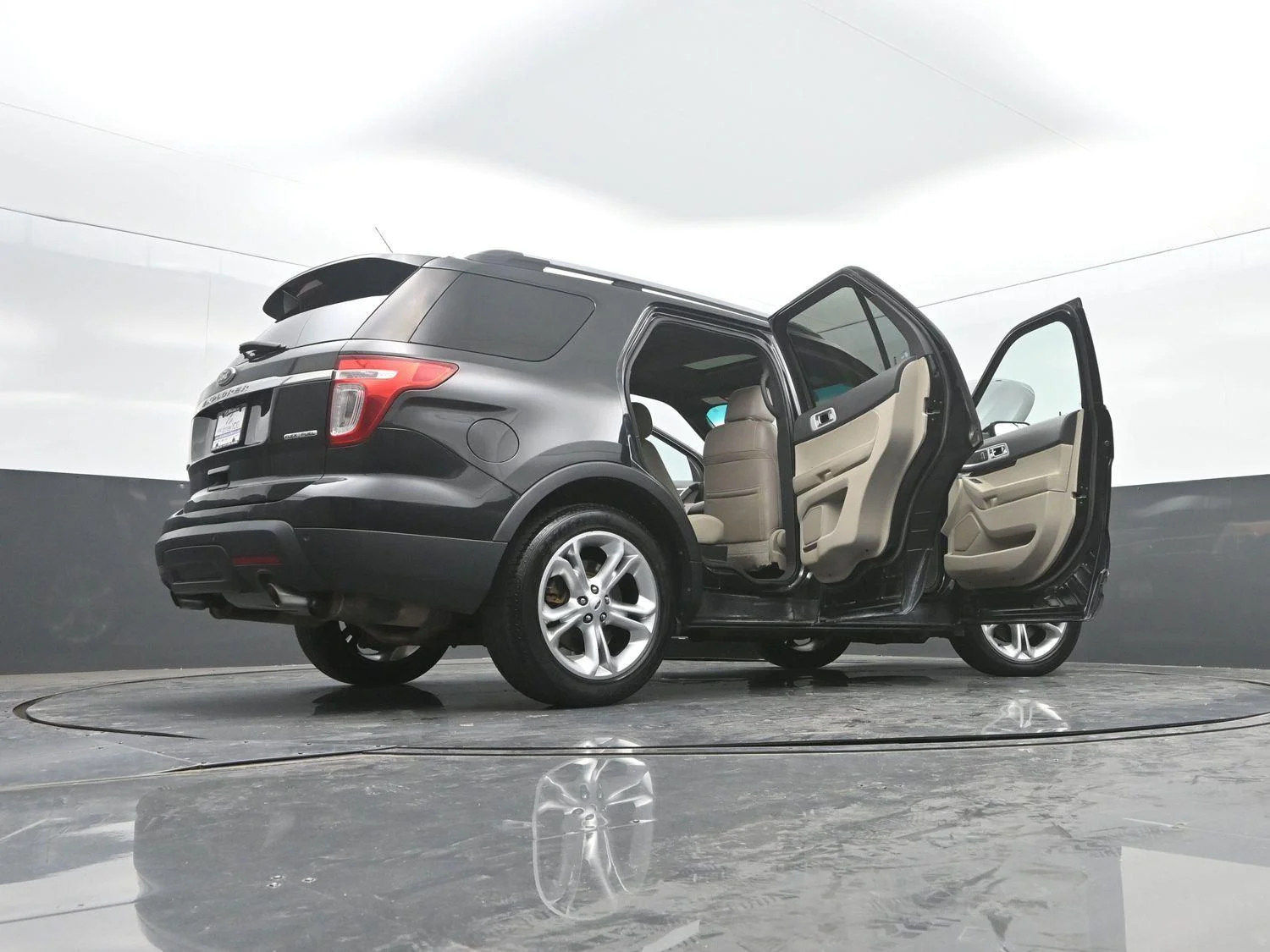 Used 2015 Tuxedo Black Metallic Ford Limited image 46