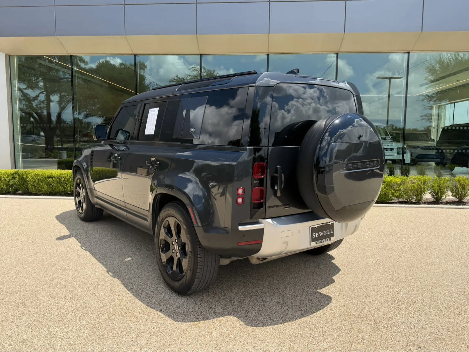 Used 2023 Carpathian Grey Premium Metallic Land Rover SE image 8