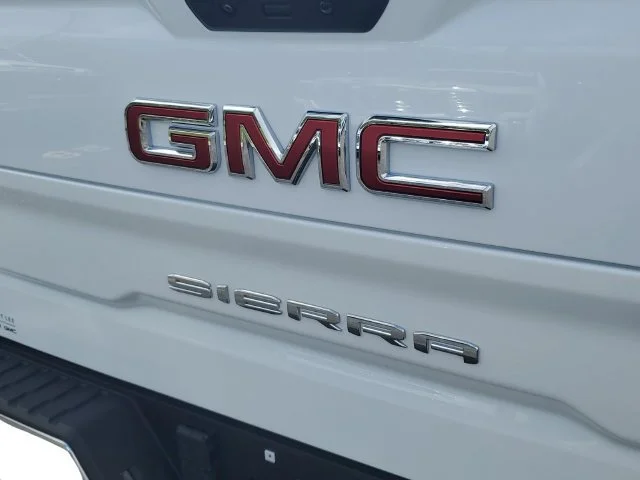 Used 2025 Summit White GMC SLT image 33