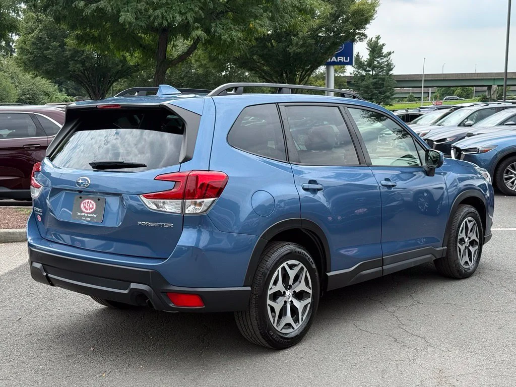 Used 2023 Horizon Blue Pearl Subaru Premium image 8