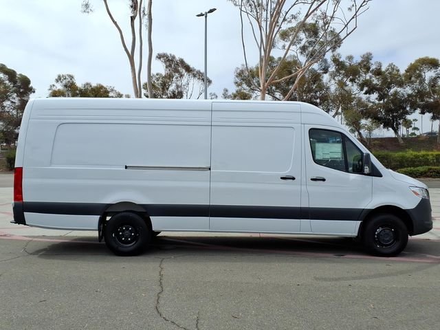 New 2026 White Mercedes-Benz Cargo 170 WB image 22