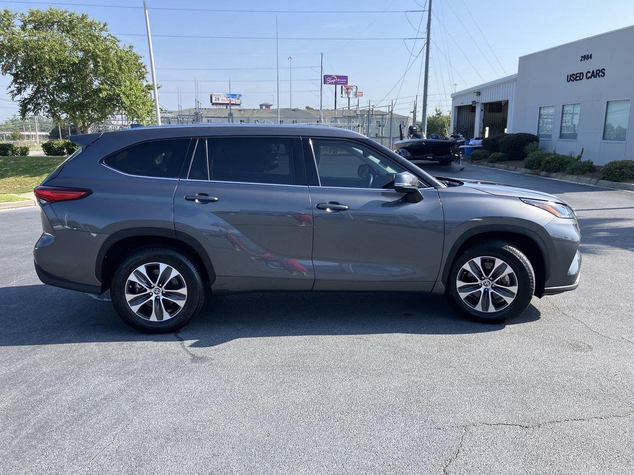 Used 2021 Gray (Magnetic Gray Metallic) Toyota XLE image 6