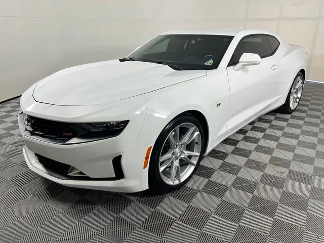 Used 2021 White Chevrolet 2LT image 3