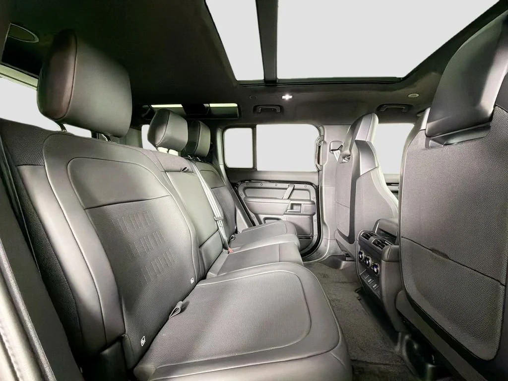 2026 Land Rover Defender OCTA Black - Photo 29