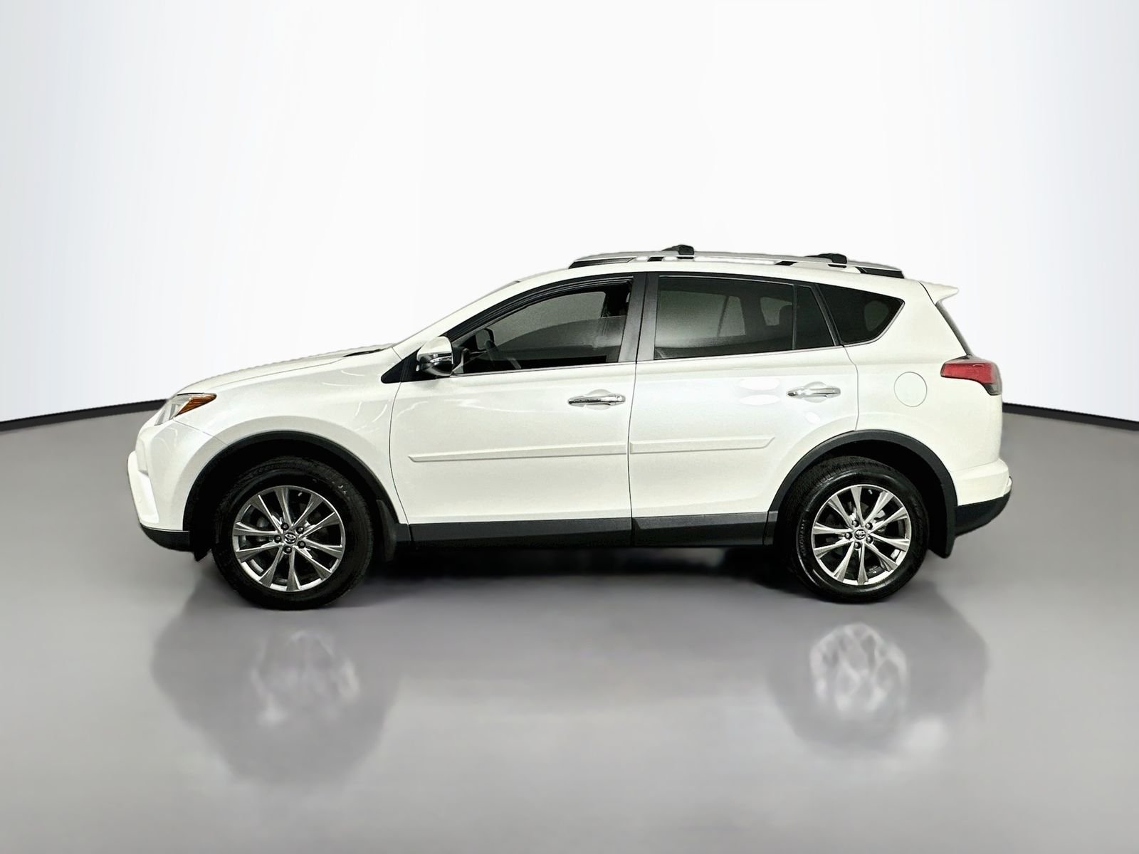 Used 2016 Blizzard Pearl Toyota Limited image 4