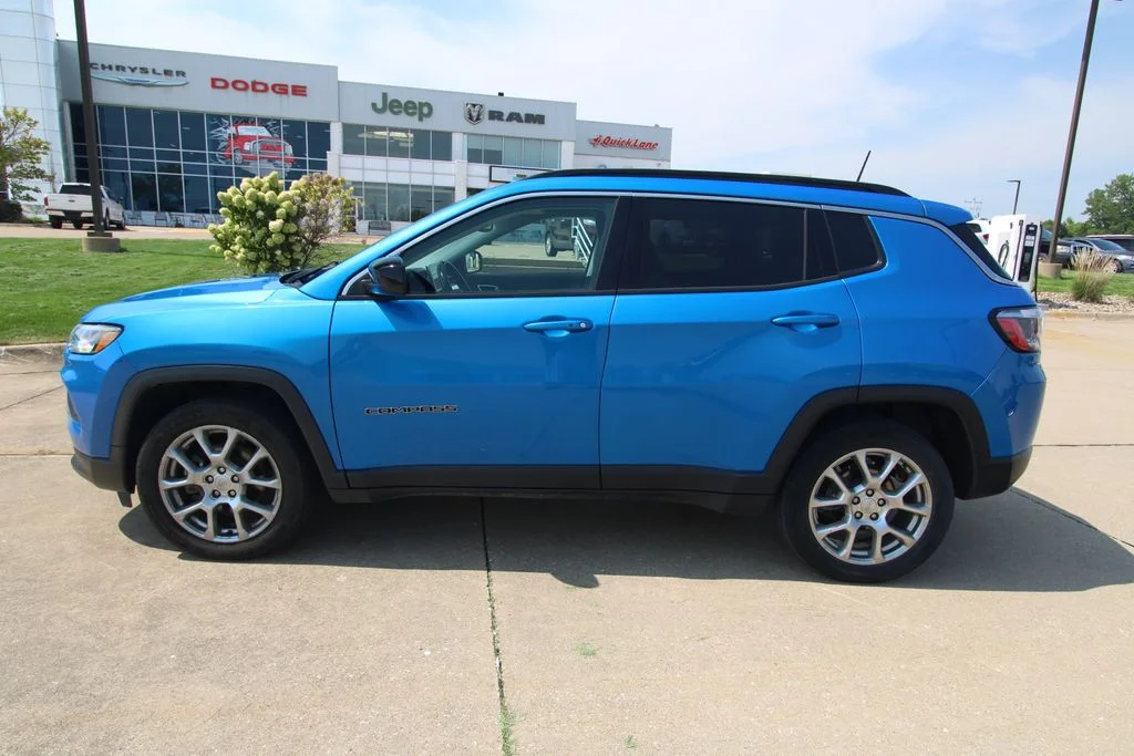 Used 2022 Blue Jeep Latitude Lux image 18