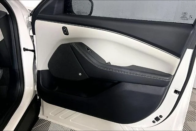 Used 2024 White Ford Premium image 45