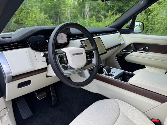 New 2026 Ostuni Pearl White Land Rover SE image 9