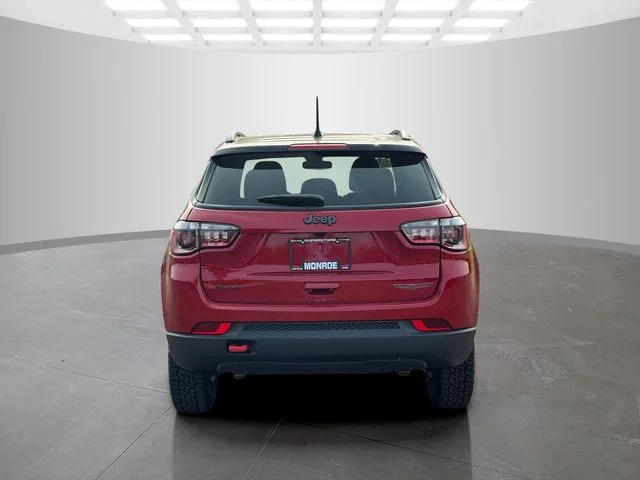 New 2026 Red Hot Pearl-Coat Exterior Paint Jeep Trailhawk image 6