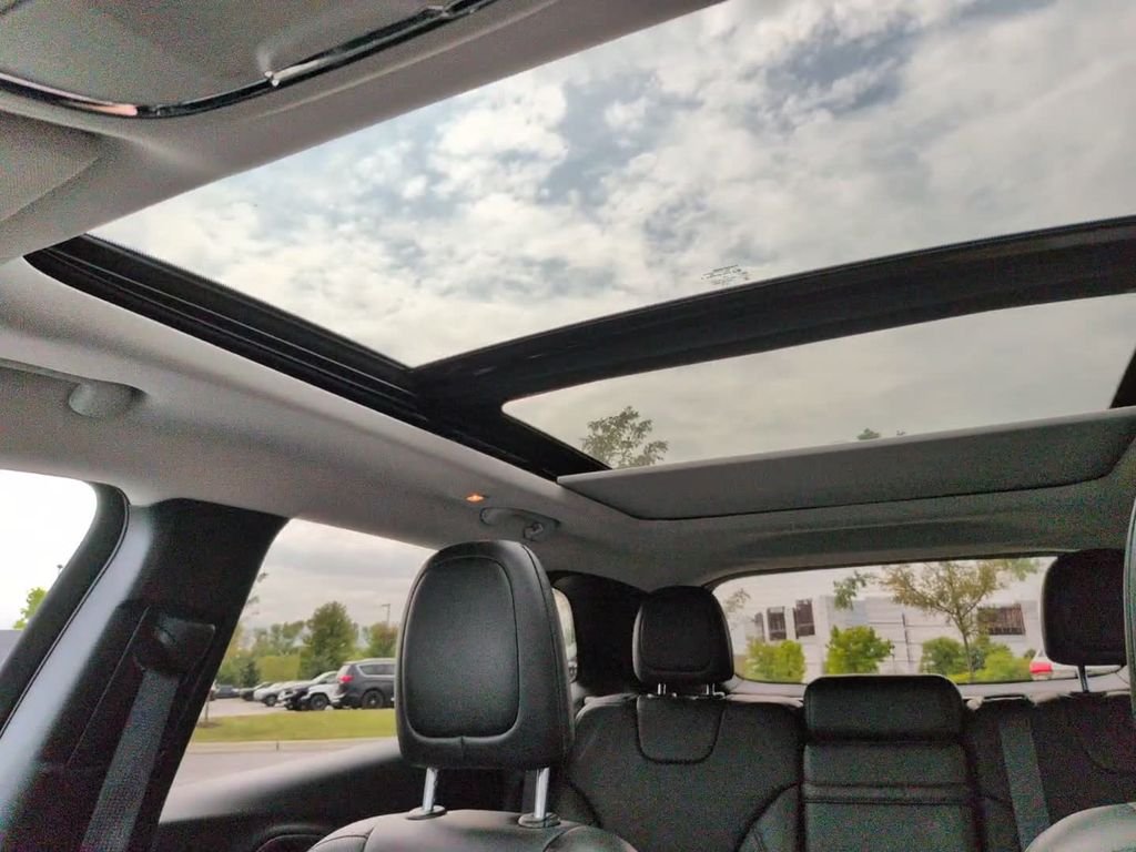 Certified Used 2019 White Jeep Overland image 25