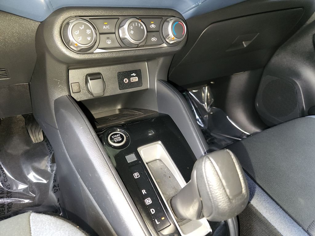 Used 2025 Silver Nissan 1.6 SV image 21