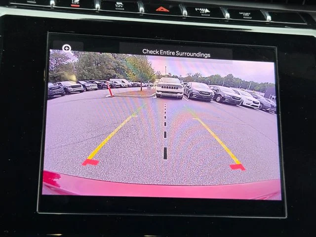 Used 2023 Red Jeep Altitude image 21
