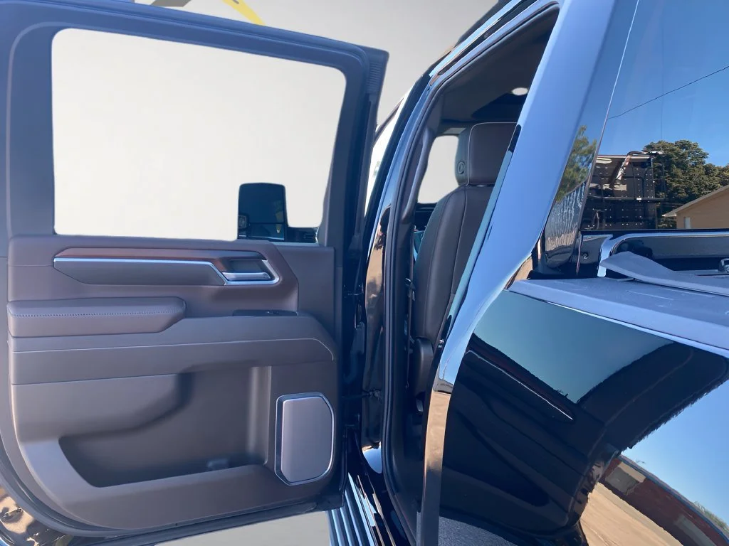 Used 2025 Onyx Black GMC Denali image 34