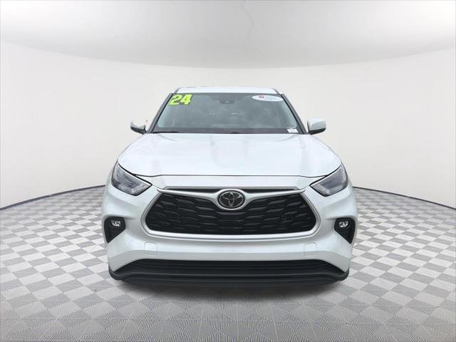 Certified Used 2024 WIND CHILL PEARL Toyota LE image 2