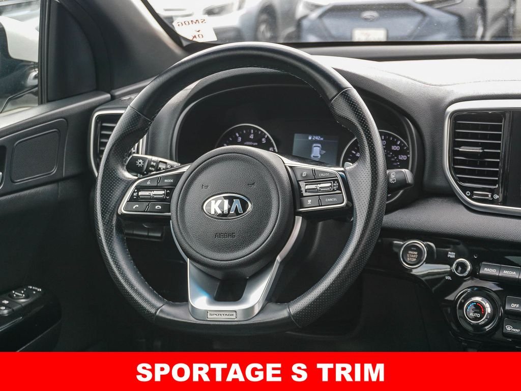 Used 2021 White Kia S image 16
