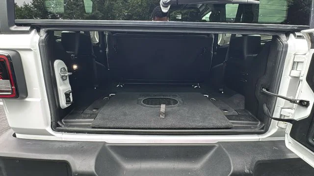 Used 2021 White/off-white Jeep Sport S image 14