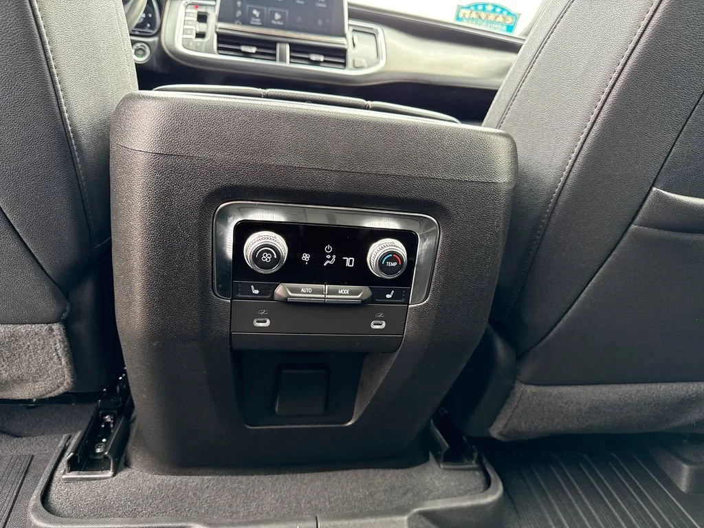 2024 GMC Yukon AT4 - Photo 36