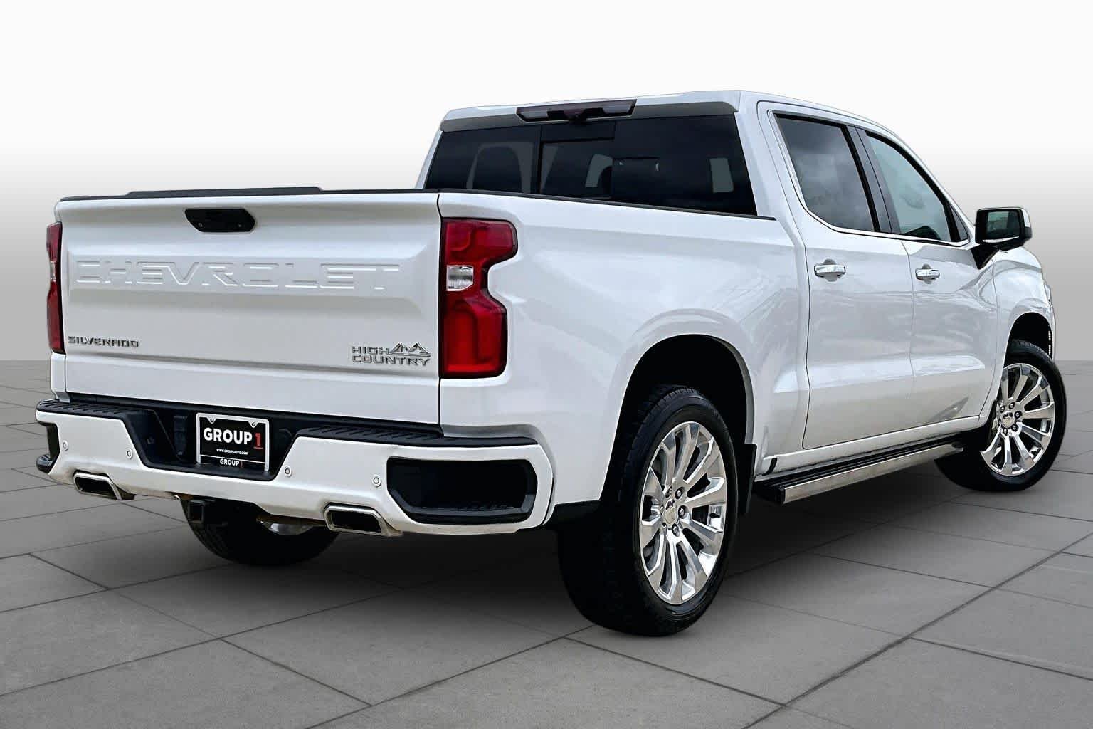 Used 2022 Iridescent Pearl Tricoat Chevrolet High Country image 13