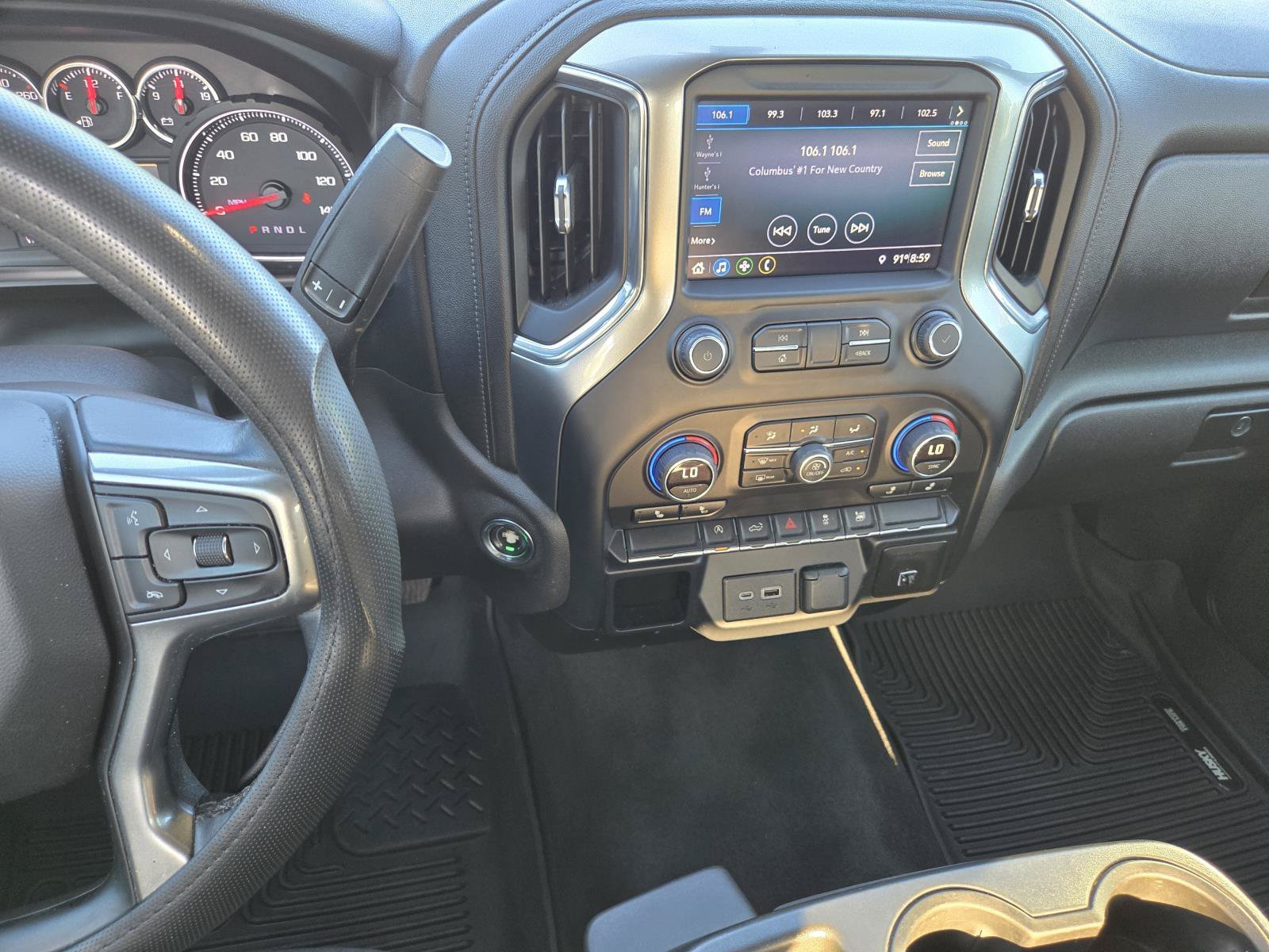 Used 2019 SUMMIT WHITE Chevrolet RST image 23