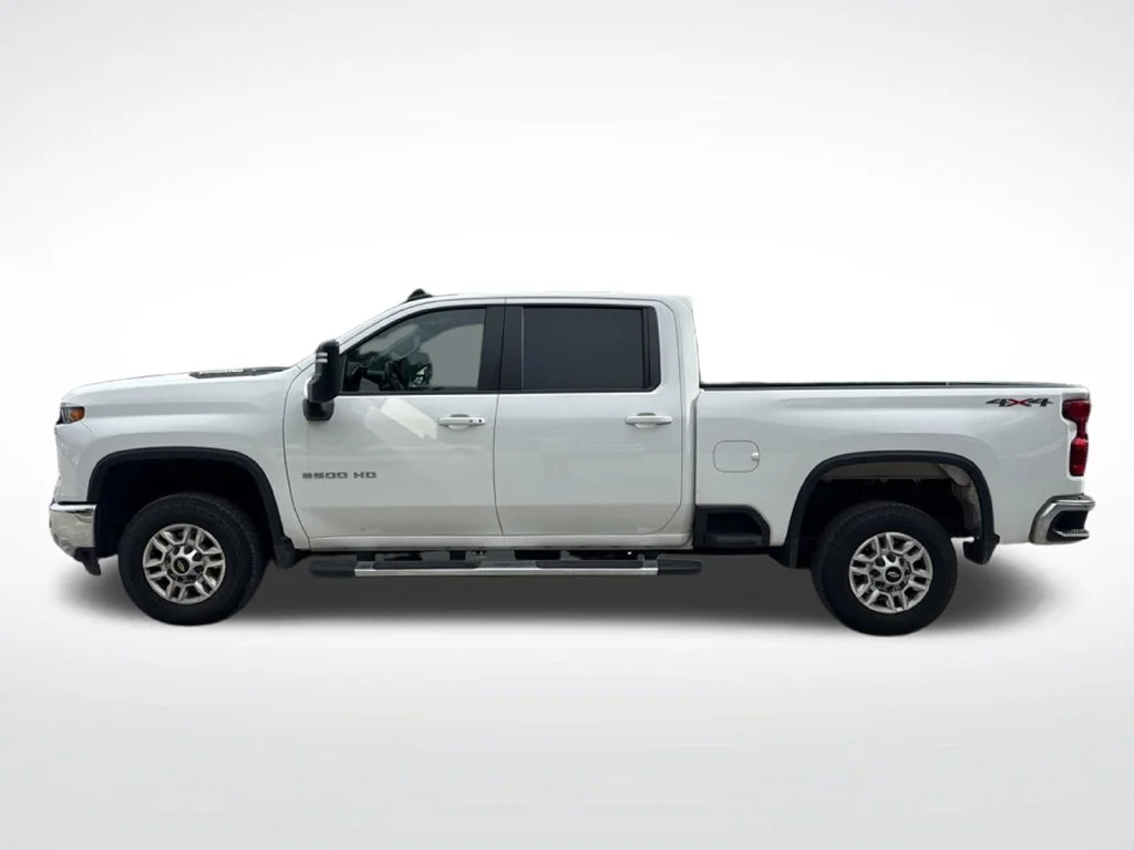 Certified Used 2025 Summit White Chevrolet LT image 8
