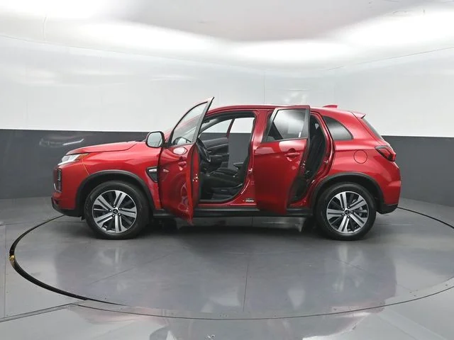Used 2024 Red Mitsubishi 2.0 ES image 32