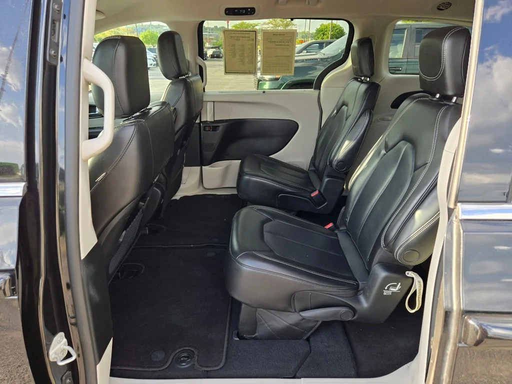 Used 2023 Black Chrysler Touring L image 25