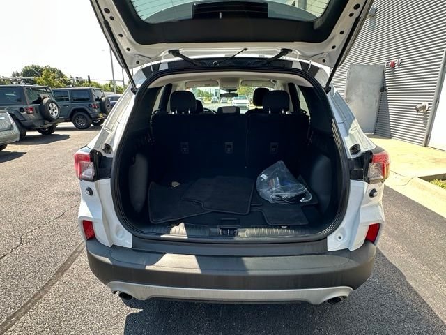 Used 2021 White Ford SE image 17