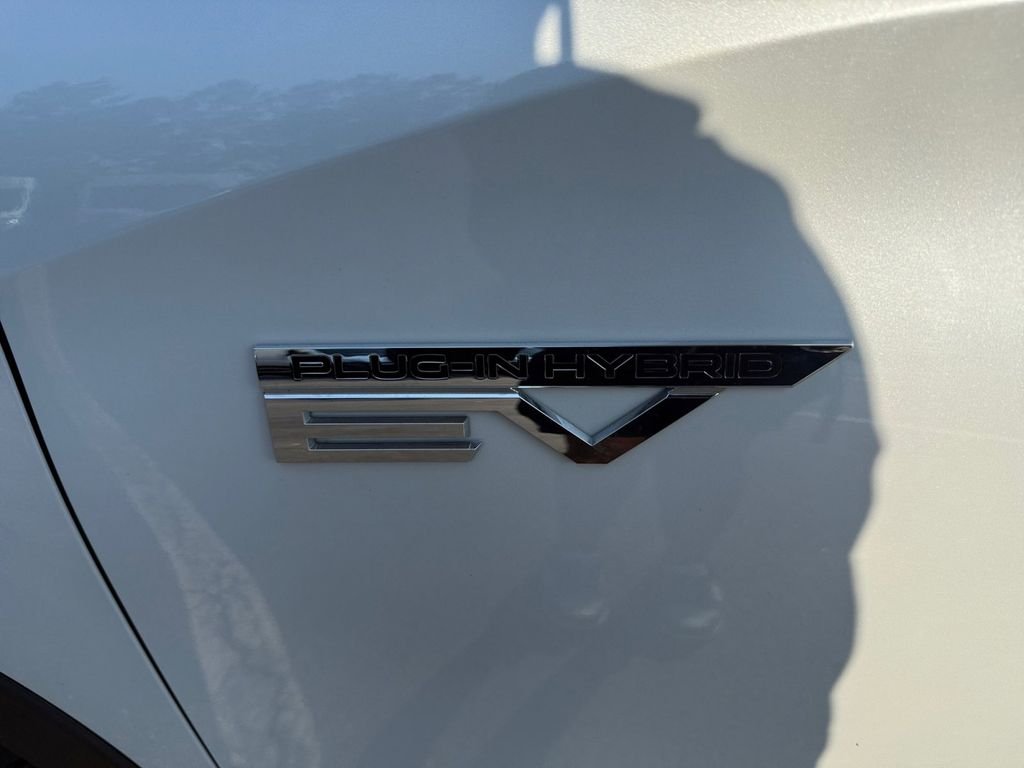 Used 2023  Mitsubishi SEL image 29