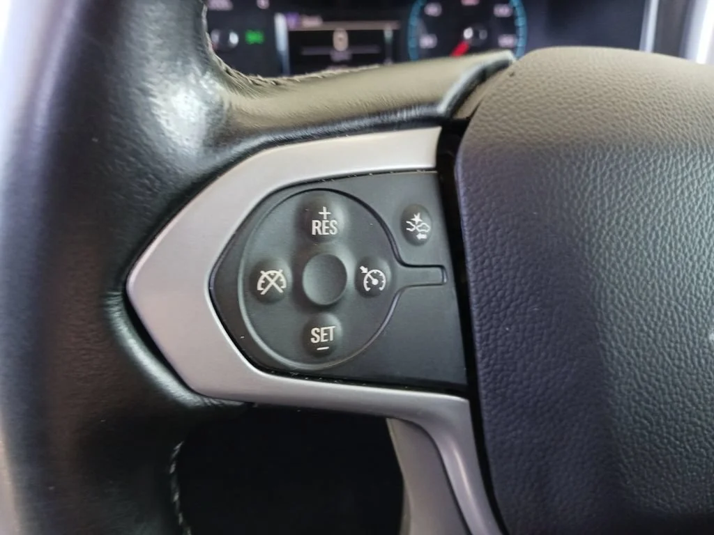 Used 2018 SILVER ICE METALLIC Chevrolet 4WD LT image 34