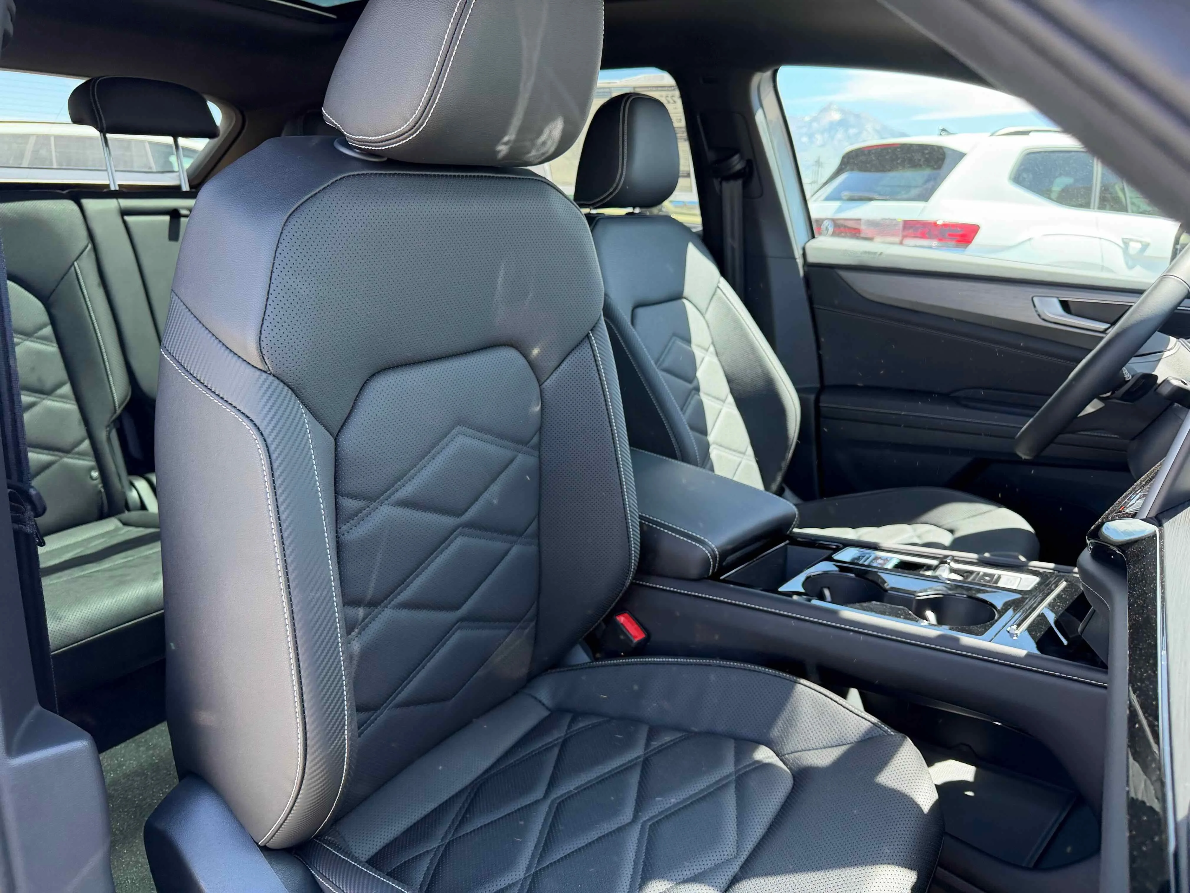 New 2026 Silver Mist Volkswagen 2.0T SE w/Technology image 31
