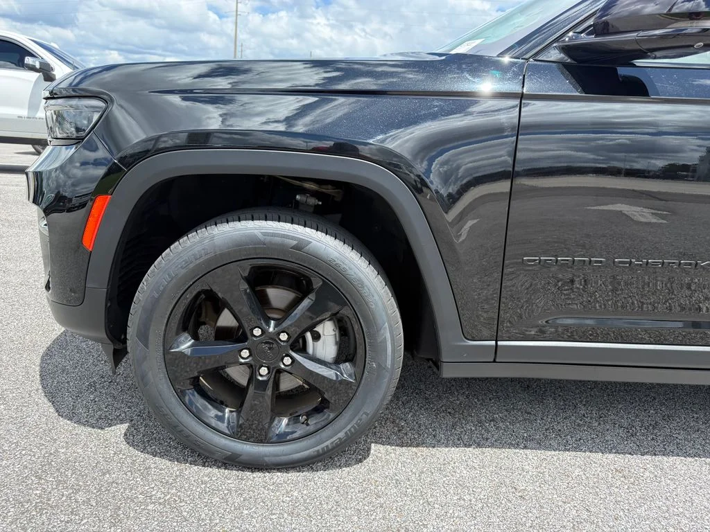 Used 2023 Black Jeep Limited image 24