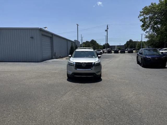 Used 2023 Silver Nissan SL image 2