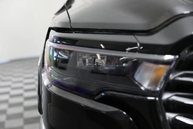 New 2026 Diamond Black Crystal Pearl-Coat Exterior Paint RAM Laramie image 28