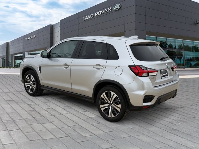 Used 2022  Mitsubishi 2.0 SE image 3