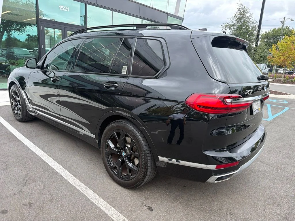 Used 2022 Black BMW xDrive40i image 5
