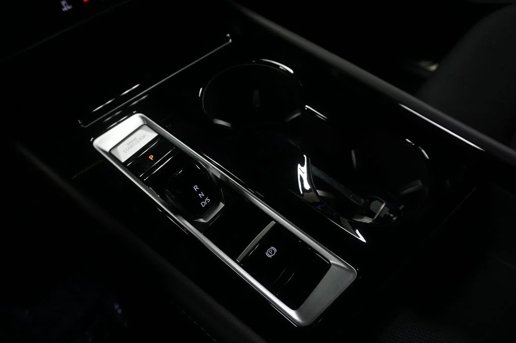 New 2026 Opal White Volkswagen 2.0T SEL R-Line Black image 19