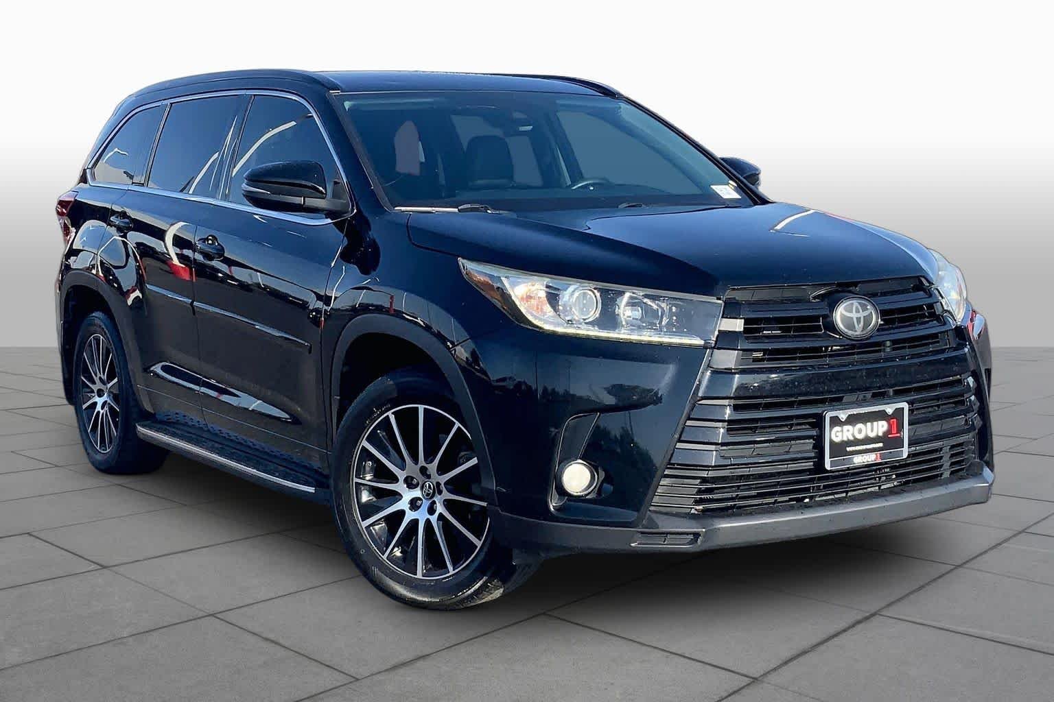Used 2018 Midnight Black Metallic Toyota XLE image 3
